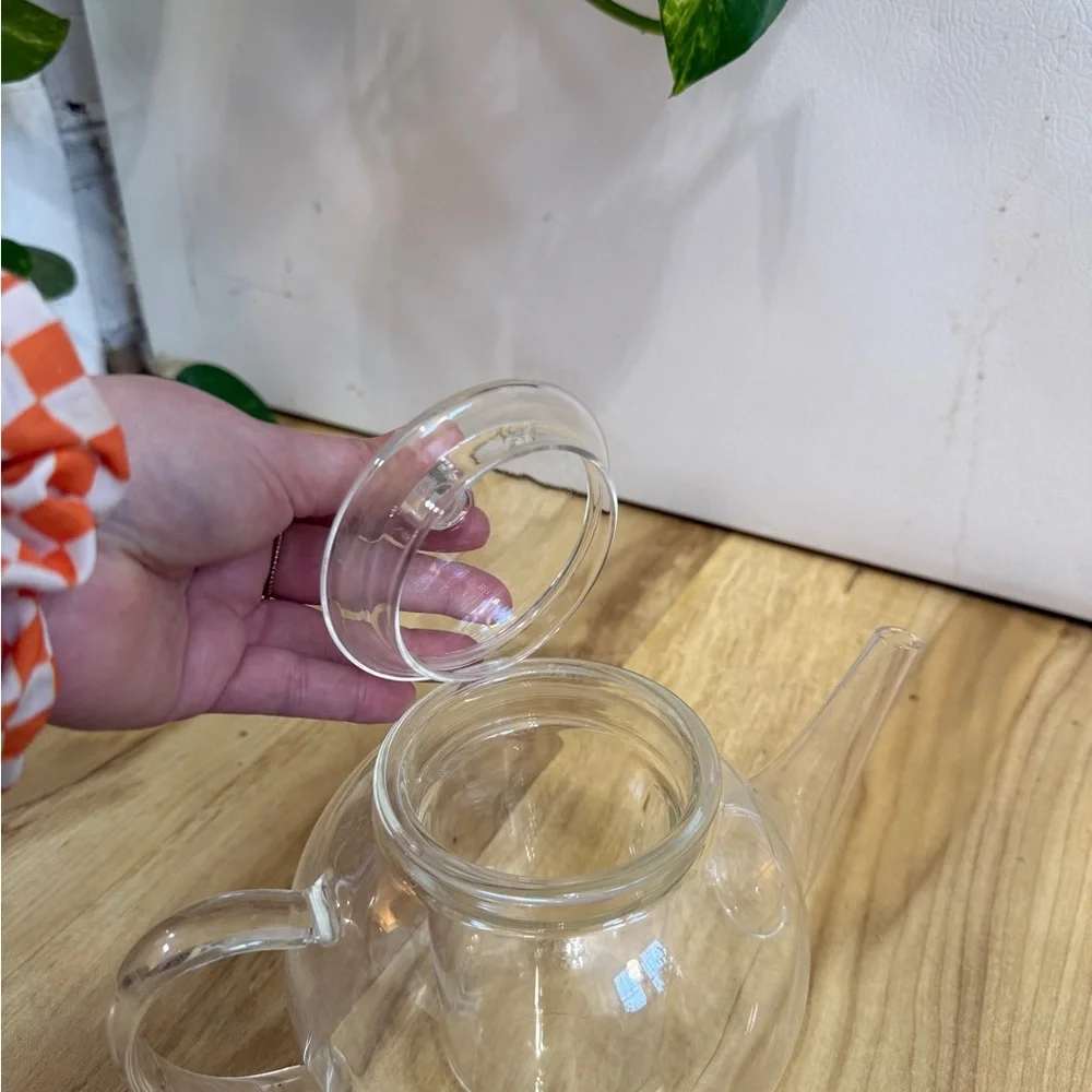 Elegant Clear Glass Teapot with Lid